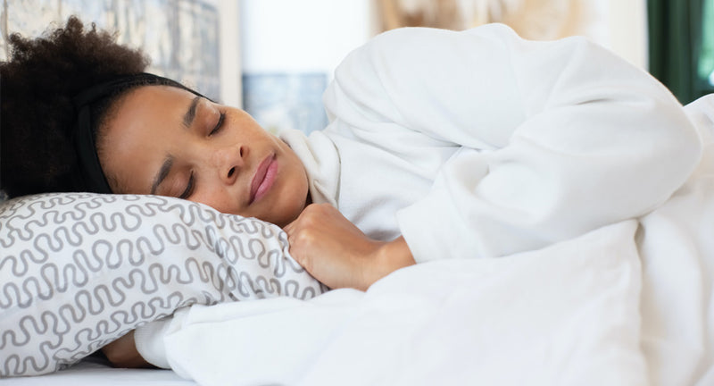 Dormire tanto: teorie e opinioni su quante ore riposare di notte